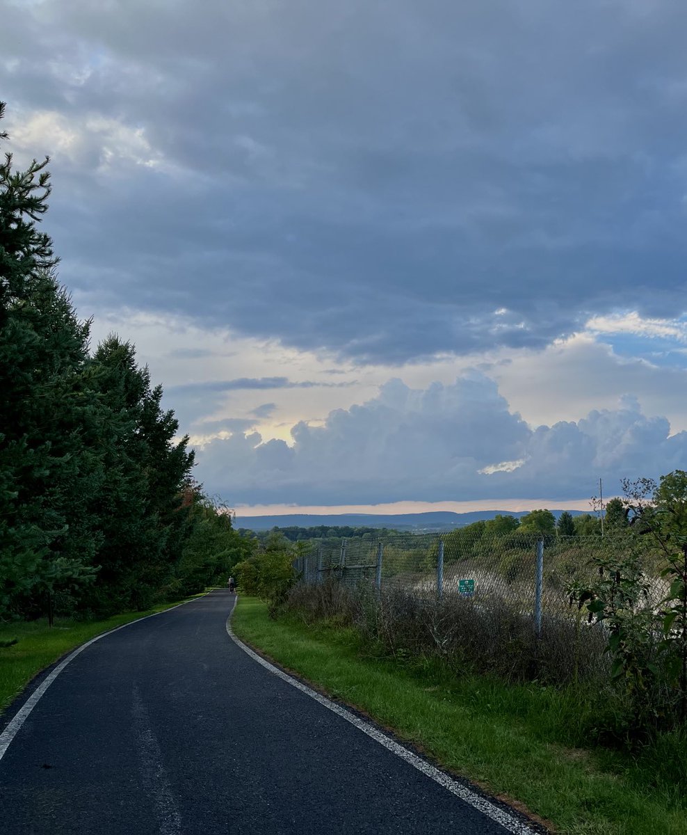 jilla_hamilton's tweet photo. Was going to do some grant writing this evening, but I think we made the right decision. Gorgeous evening for a cycle around State College #findingbalance #fallrides https://t.co/g9B2EvS8FS