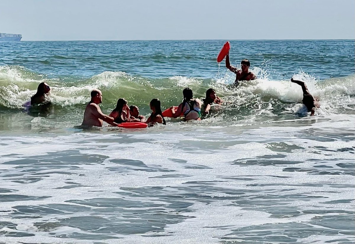IronmanEp's tweet photo. We at @epicenter911 ran some great rescues this past weekend in Rockaway Beach!🌊🌊 https://t.co/S0vqouY3bV