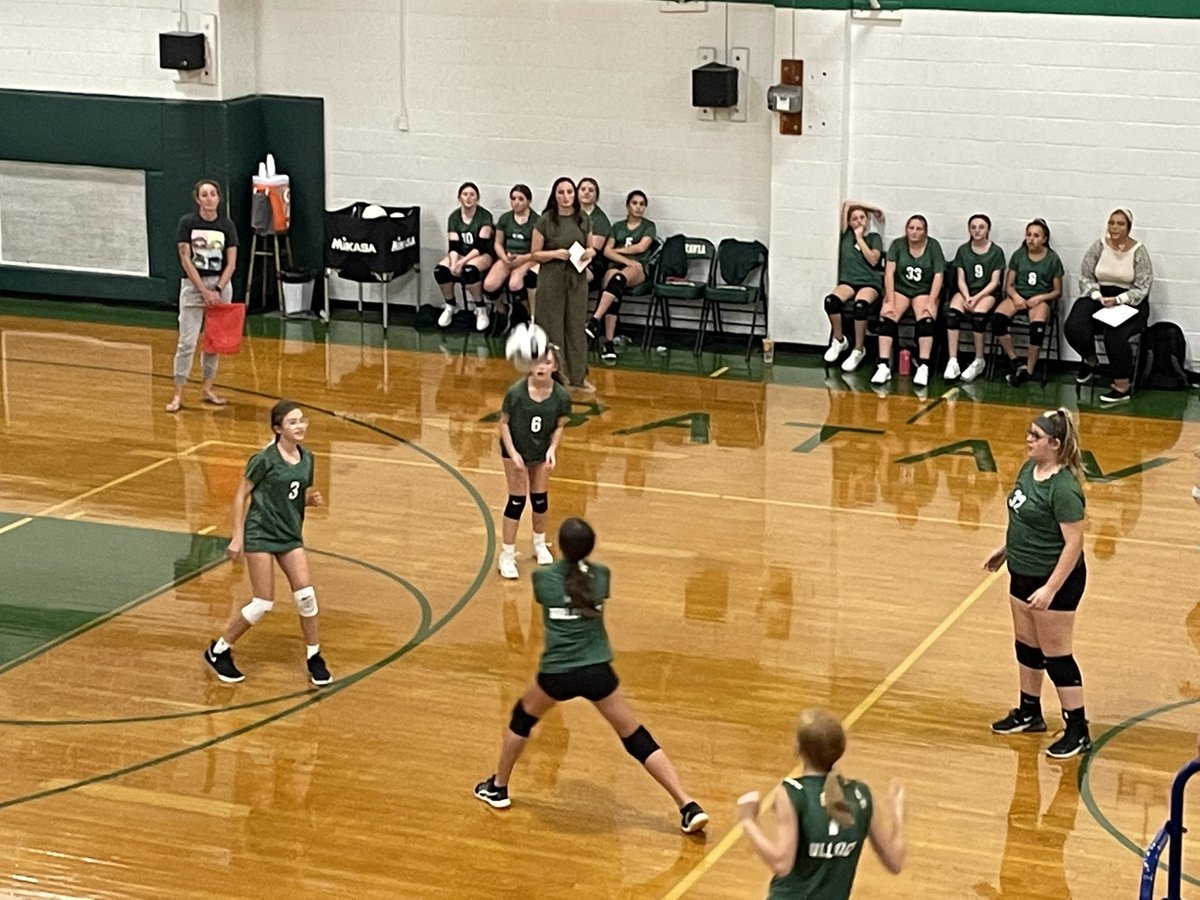 BataviaBMS's tweet image. The BMS volleyball team hosted Felicity tonight! Both 7th and 8th grade had a great night on the court. Congrats to both teams for their victories!