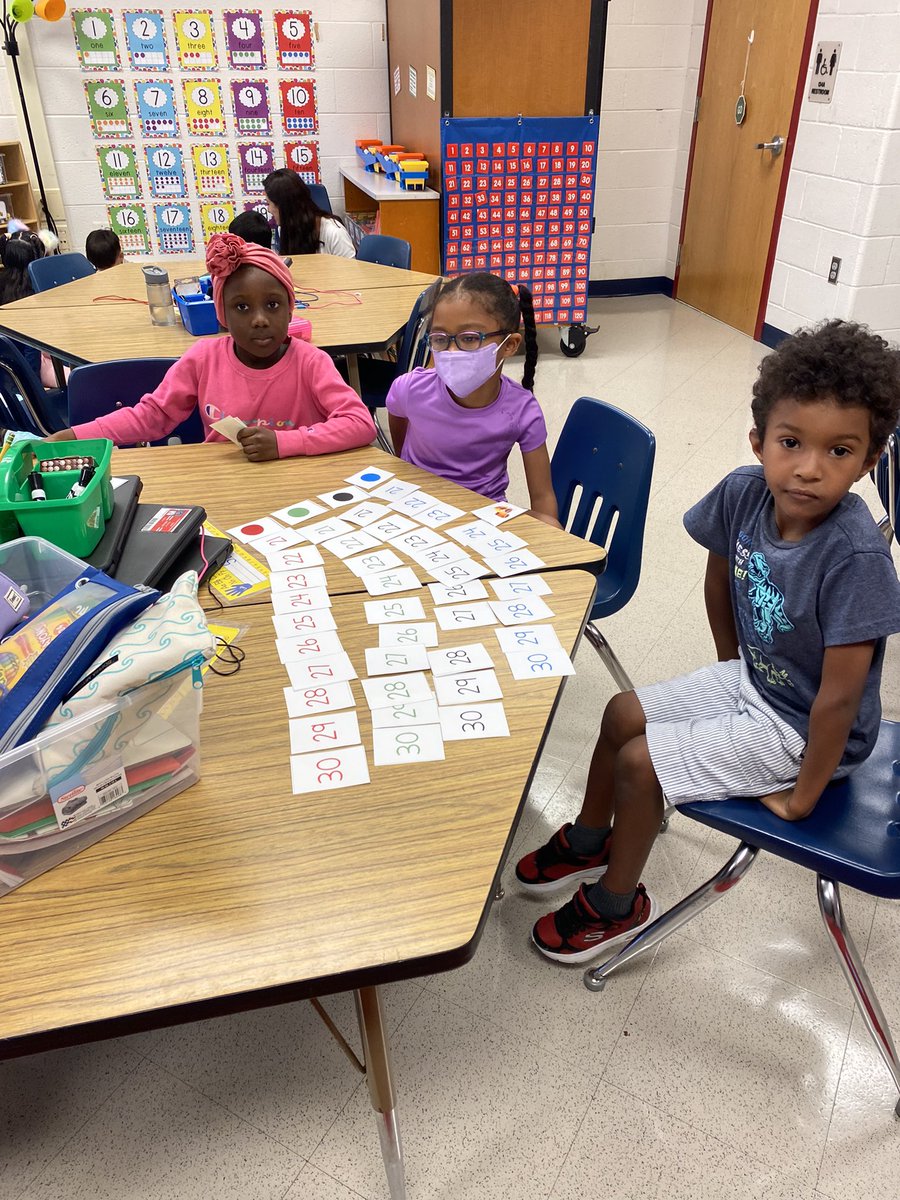 MsJConnors's tweet photo. Today we played a new math game, Treasure Hunt, to practice sequencing numbers. #fhhighlights https://t.co/iHQtzqRvj3