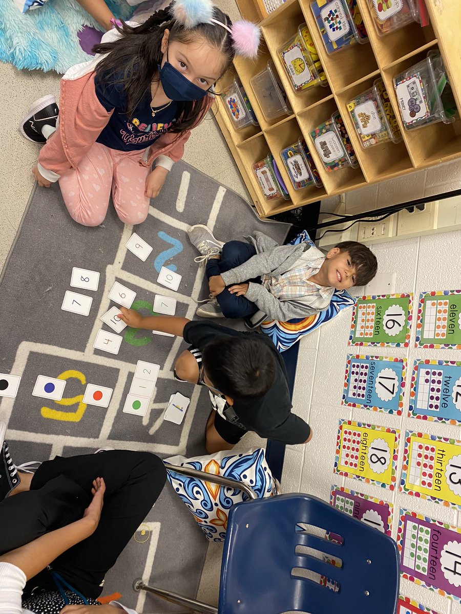 MsJConnors's tweet photo. Today we played a new math game, Treasure Hunt, to practice sequencing numbers. #fhhighlights https://t.co/iHQtzqRvj3