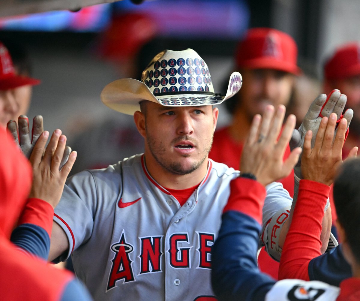 MLB's tweet photo. Might as well just keep the hat on, @MikeTrout. 🤣 https://t.co/63JzifnJxU