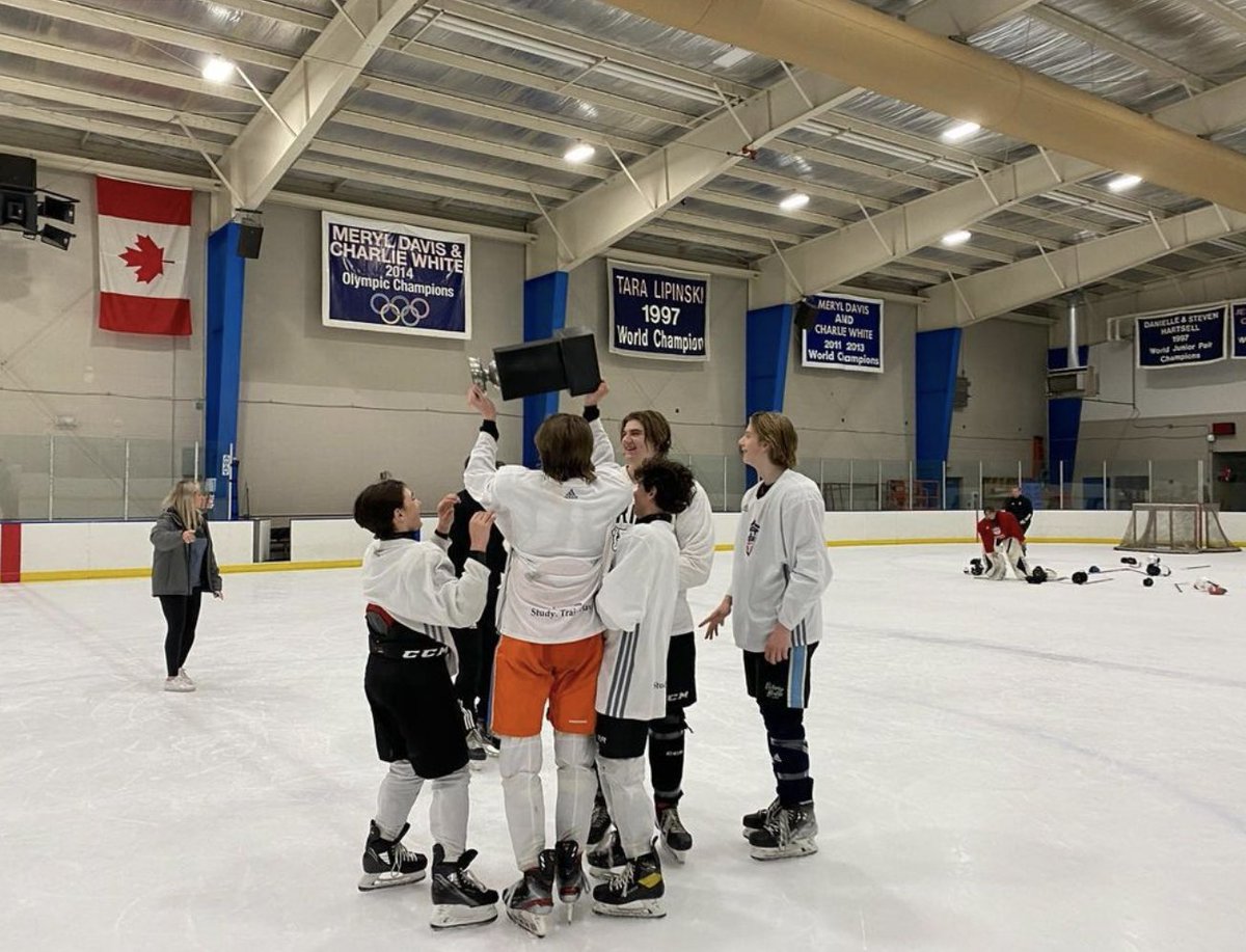 en·​cour·​age·​ment 
noun
the action of giving someone support, confidence, or hope.

Happy National Day of Encouragement!
What's one way you're showing someone support today? 👏