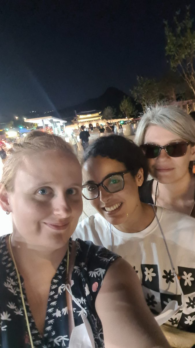 InVisionPub's tweet photo. More Team InVision in Korea Pics 
💛💚💜 

#InVision #InVisionPublishing #Millions #AMillionBeginnings #TheMillionsUniverse #VacationInKorea #KoreaVacation #Korea #Vacation #Seoul #SeoulVacation #서울 #한국 https://t.co/jaodj0rtBl