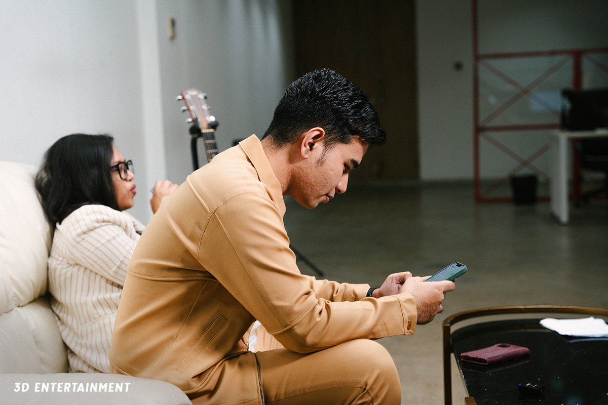3dent_id's tweet photo. Banyak cerita dari @hariiputraa_lida2020 yang bikin ketawa, bebas bosen deh ya nyimaknya saat Hari diundang ke @tabloidbintang .
Penasaran Hari cerita apaan sih? kamu bisa tonton di YouTubenya Tabloid Bintang. Tungguin juga yah BTS Hari di Tabloid Bintang ๐
#Harilida #3dent https://t.co/VIRpSjsm2w