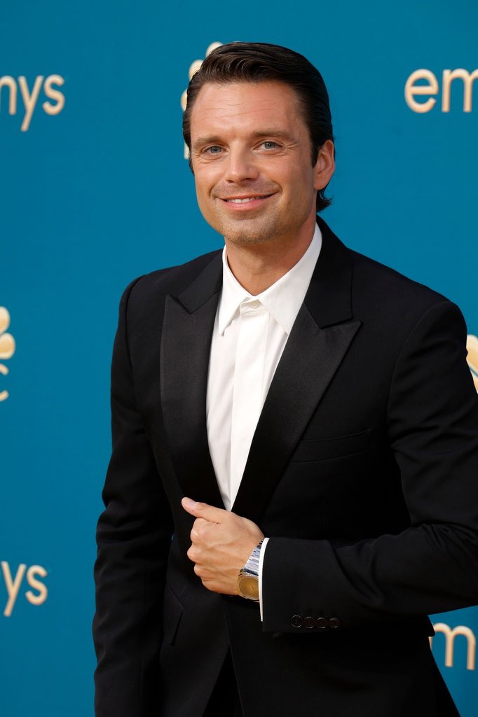 ArchivesSeb's tweet image. 📸 | Sebastian Stan at the #Emmys2022