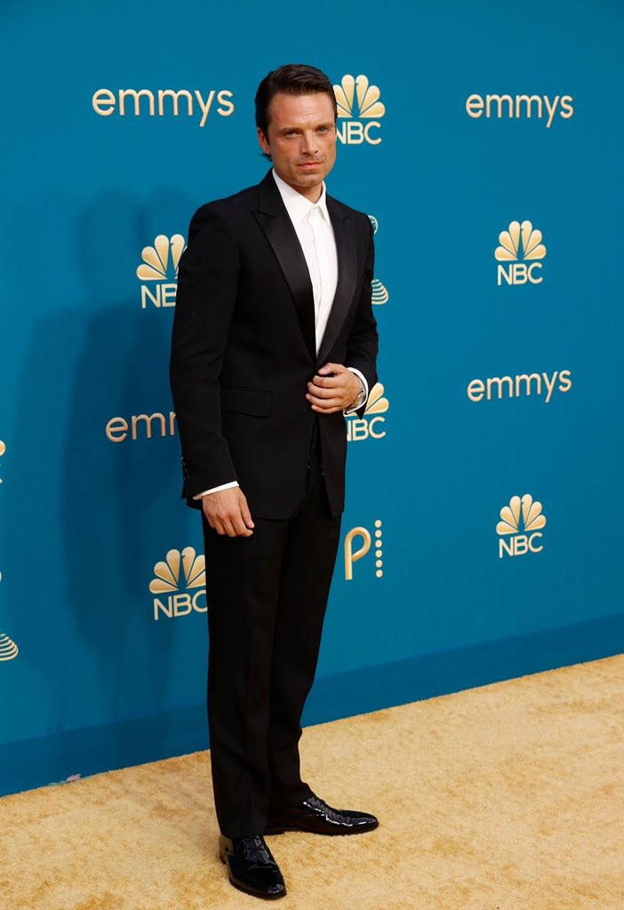 ArchivesSeb's tweet image. 📸 | Sebastian Stan at the #Emmys2022