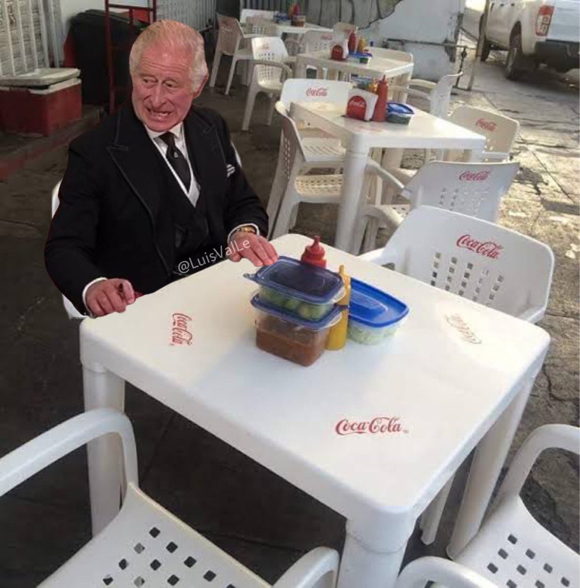 -¿¡Y aquí quién atiende o qué!?