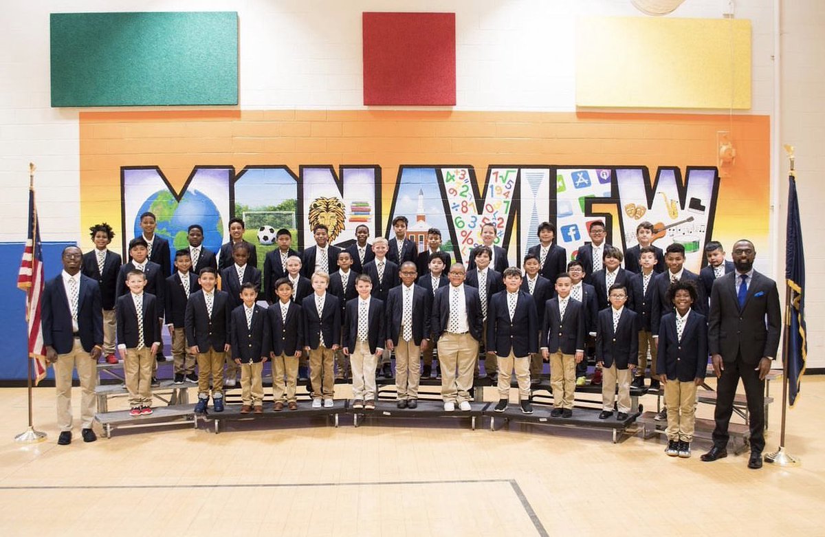 DMQUALLS's tweet photo. I wonder how many likes or retweets it would take to convince @SecCardona to visit the most EXTRAordinary school on Earth during his  #EDBusTour22 #RoadToSuccess tour? Help me find out! #Retweet

#ProudPrinciPAL @MonaviewES 🦁 #MonaviewMoments https://t.co/lHkM9NOISB