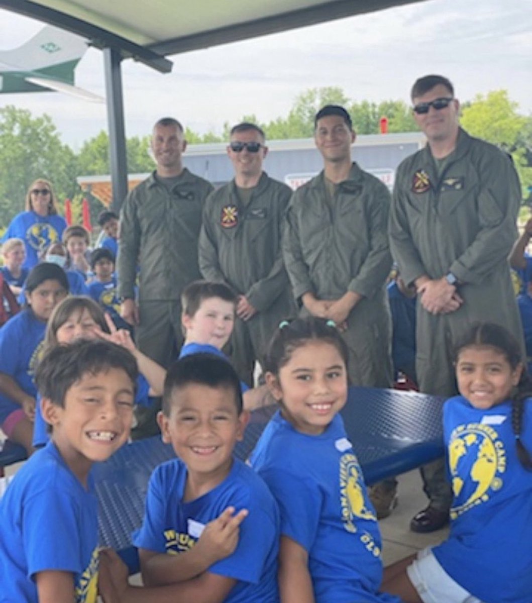 DMQUALLS's tweet photo. I wonder how many likes or retweets it would take to convince @SecCardona to visit the most EXTRAordinary school on Earth during his  #EDBusTour22 #RoadToSuccess tour? Help me find out! #Retweet

#ProudPrinciPAL @MonaviewES 🦁 #MonaviewMoments https://t.co/lHkM9NOISB
