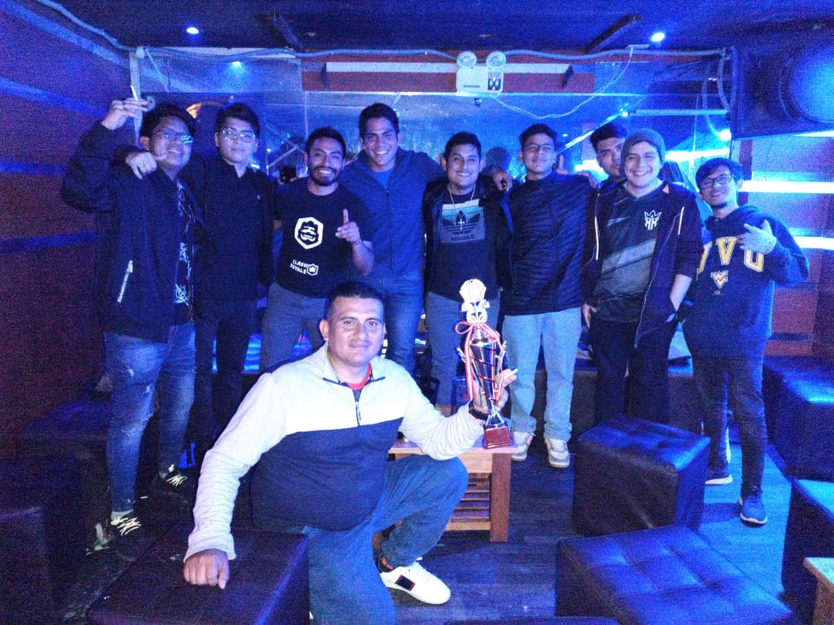 johnny_or9's tweet image. Un lujo haber podido formar parte del presencial de @LIGA1_PE y haber compartido este gran momento con la comunidad peruana de CR. Primer presencial por mi parte, felicitar a los organizadores por haberlo hecho posible, el evento estuvo espectacular🔝