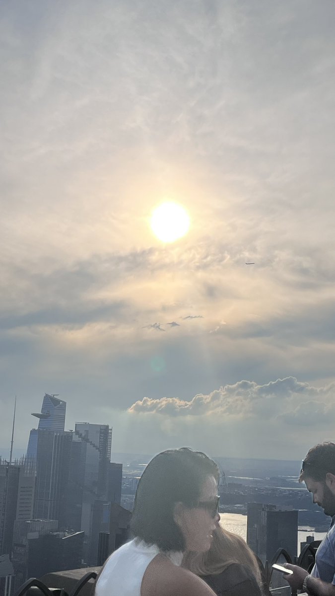 Sustoecker's tweet photo. Heute #TopOfTheRocks - Hammer, absolut der Hammer. Wenn Ihr in New York sein solltet - macht das! https://t.co/9WSa2PFvLE