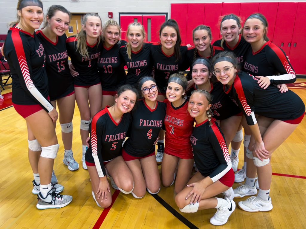 Fairfield Union cruises to a 3-0 sweep of Zanesville 🧹 

25-4 in the final set and the Falcons brought the hype all night long. Highlights from this coming later this week!! <a href="/VolleyballFUHS/">Fairfield Union Volleyball</a>