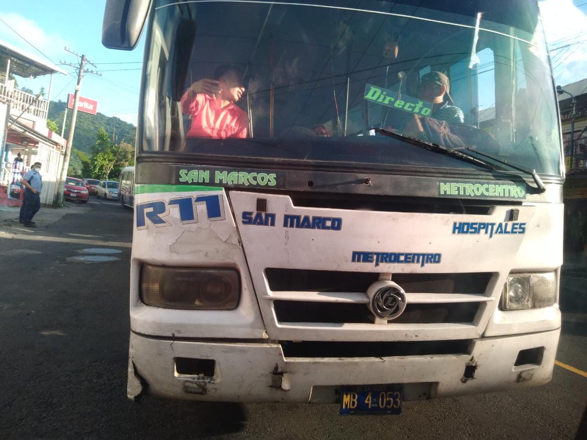 ARTHY72's tweet photo. Este microbusero bolo de la ruta 11 que viaja a San marcos golpeó el carro de mi yerno el cual iba con mi hija y nieta y como siempre no se hizo responsable y huyó del lugar
@PNCSV @VMTElSalvador @nayibbukele https://t.co/2bk0Xgo4VK