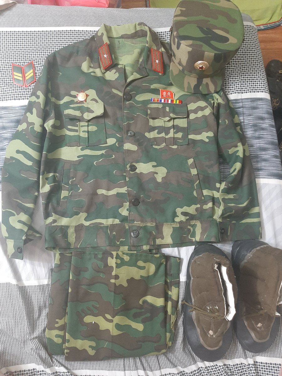 jones85208's tweet photo. (collections)
 
My latest original camolized KPA uniform collection.
It has an extra pair of collar tab that I can switch the rank from lieutenant commander into a private first class.

Finally it's become a KPA set with almost all original stuff.
#DPRK #KPA #北朝鮮軍 #朝鮮人民軍 https://t.co/bjA6epm3Xa