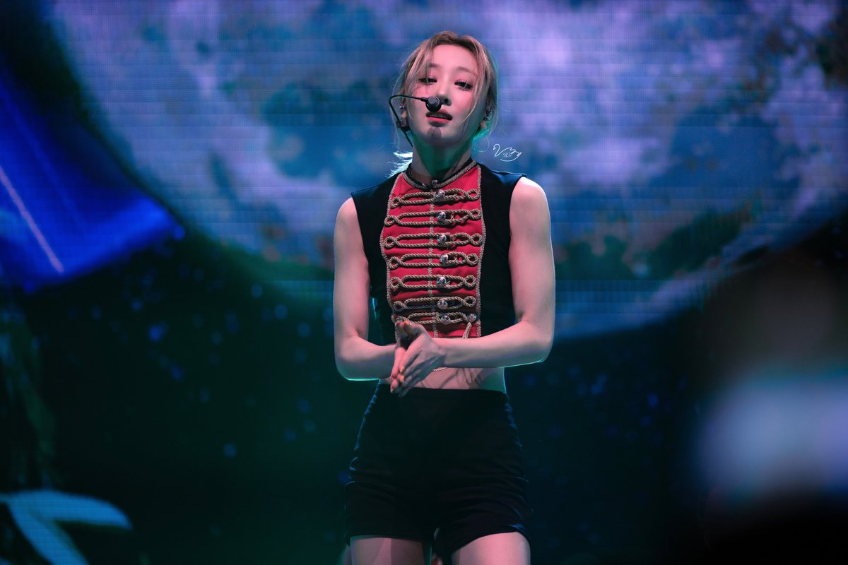 HerGrace_0524's tweet photo. 220811 #이달의소녀 #이브 #LOONA #YVES Chicago HQ https://t.co/5unHgB7LyO