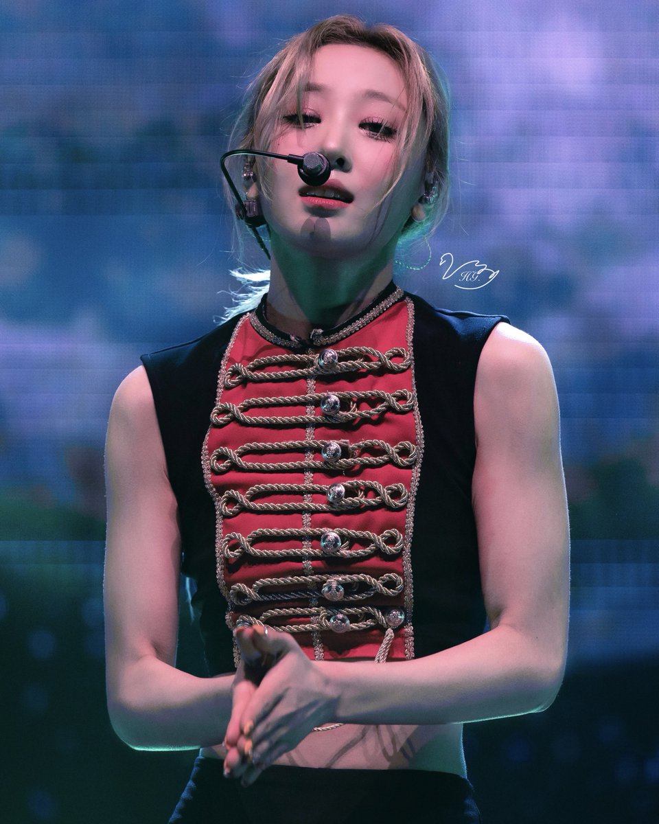 HerGrace_0524's tweet photo. 220811 #이달의소녀 #이브 #LOONA #YVES Chicago HQ https://t.co/5unHgB7LyO