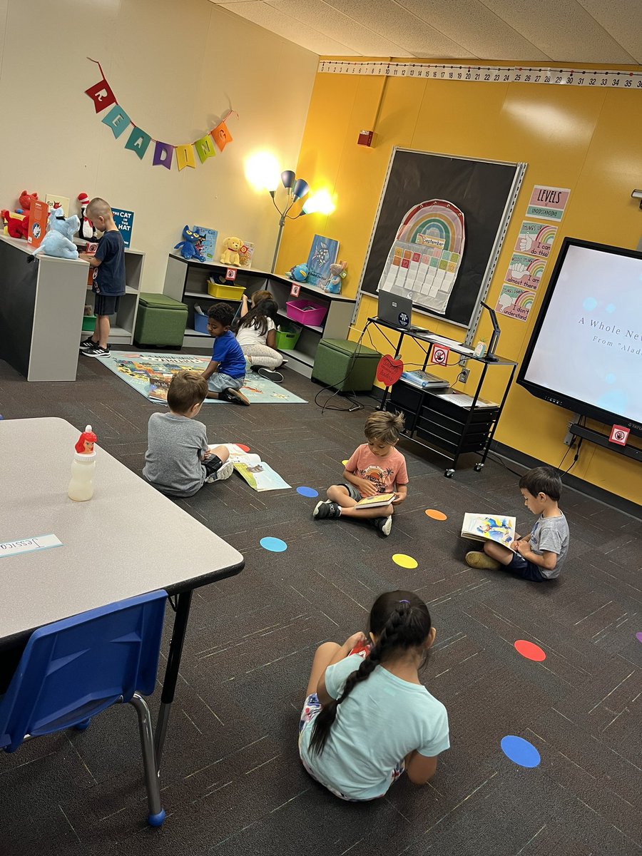 Kindergator’s are learning how to create bully free environments by practicing The Golden Rule! We are also strengthening our reading skills! 📚💚🐊