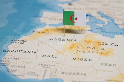 17X la Grèce , 4X la France et plus de 2 millions de km² en superficie : voilà l'Algérie. 
Pays-continent , l'Algérie est un véritable paradis naturel à ciel ouvert , dont le Créateur à ôté le couvercle juste pour que l'on puisse la contempler du vu du ciel.