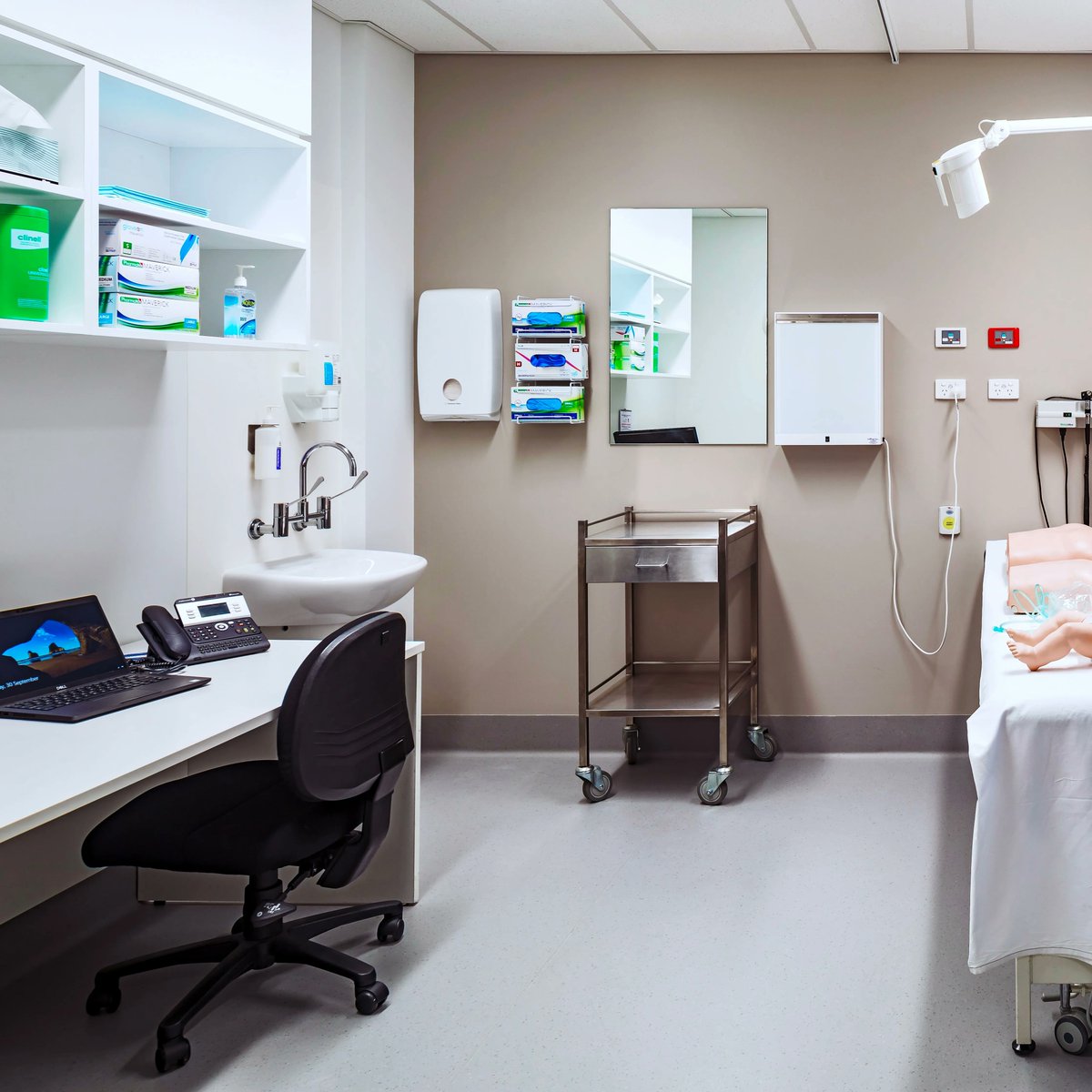 swsydUNSW's tweet photo. The UNSW resourced simulation spaces at Liverpool cover a range of clinical settings including consulting space mirroring the facilities at the Hospital https://t.co/e6CgqiHQaf