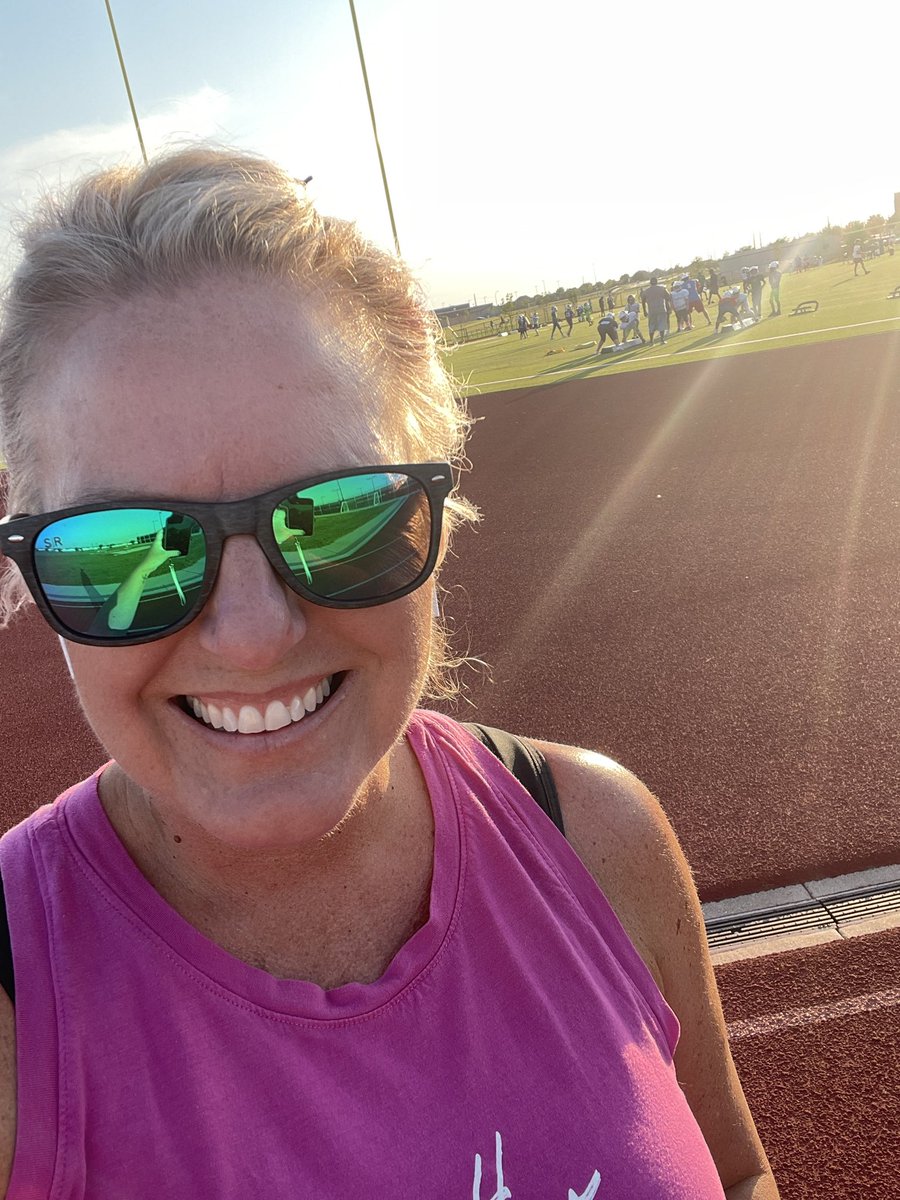 jlo731's tweet photo. Hey @TheWalkingEds! Never miss a Monday!💪 #HCOTF core &amp; strength this AM &amp; now running 🏃‍♀️ the track at football 🏈  @BeckyEdu, I was pleasantly surprised to see more @onepeloton “Just Work Out” options! 🎉 #TheWalkingEd #justmove https://t.co/QkApDoNAFq