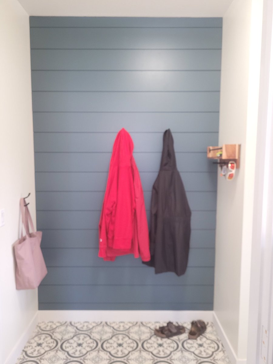 Took a little more than a year but mud room is finally finished!

Love it!!!