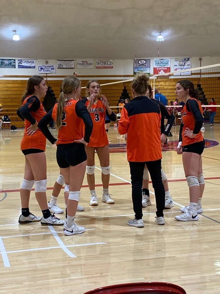 FallsCityPS's tweet photo. Reserve volleyball goes 2-1 on the night with wins over Hiawatha and Horton! Great job Lady Tigers! 💪🏼🏐🧡 https://t.co/HkwprYEXzz