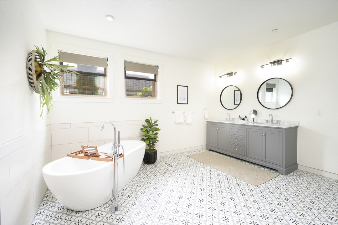 thesettinginnwv's tweet photo. Our newly renovated bathrooms are a little slice of heaven. Complete with large soaking tubs, double vanities and views of the property, each bathroom has been carefully designed to provide comfort and style for each of our guests.
#thesettinginnwillamette #TSIW https://t.co/lqD2i65G4x