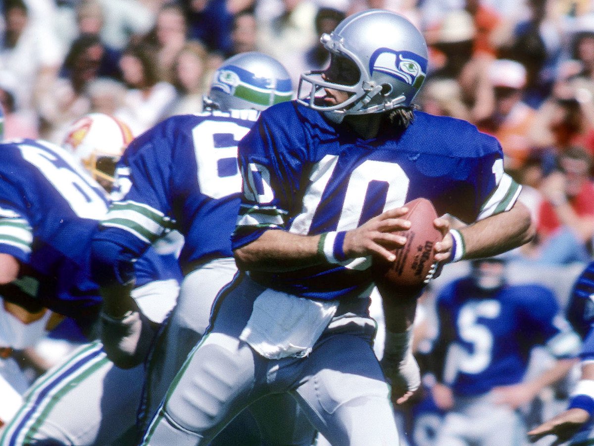 ToddSharrock's tweet photo. This is the only Seattle Seahawks uniform that is acceptable. Don’t know why they messed with this. #perfection #noneon https://t.co/prpj3SULI1