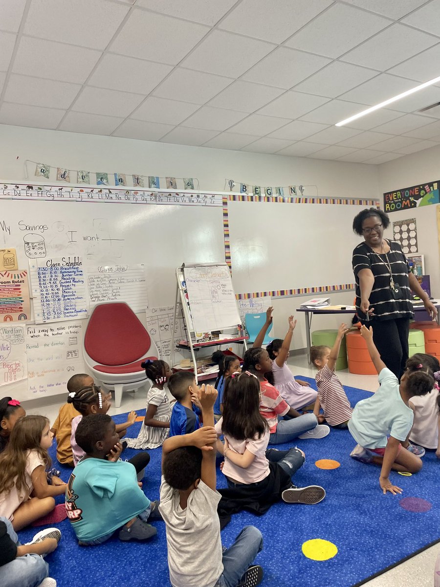 MavoAntonietta's tweet image. What a great participation! 1st graders in Ms. @kmckindl3’s class were comparing numbers, making equations, and explaining their thinking using math vocabulary 💜🐯👏🏼 #buildingmathematicians @MLCmath @HumbleISD_LLE @HumbleISD @HumbleElemMath