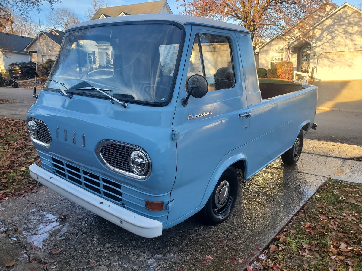 PLindsey725's tweet photo. @mrlevine @Freddycastane17 @LyftGyft I'm babysitting a friend's 66, so much fun to drive around! 3 on the tree! https://t.co/O5RKTVrmNu