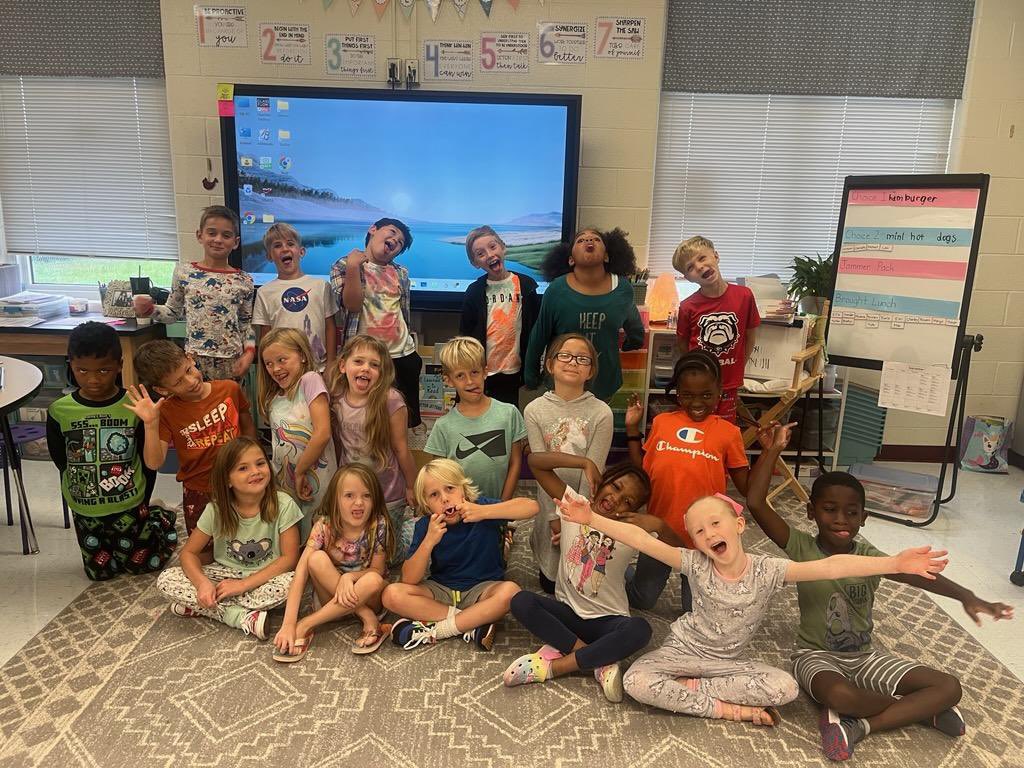saraharpminter's tweet photo. All smiles when you get to wear PJs to school on a Monday for being the 1st class to have 100% of students registered on https://t.co/C30ZSXGM5Y #teamMinter #ShineTogether https://t.co/YkcXW5cSsx
