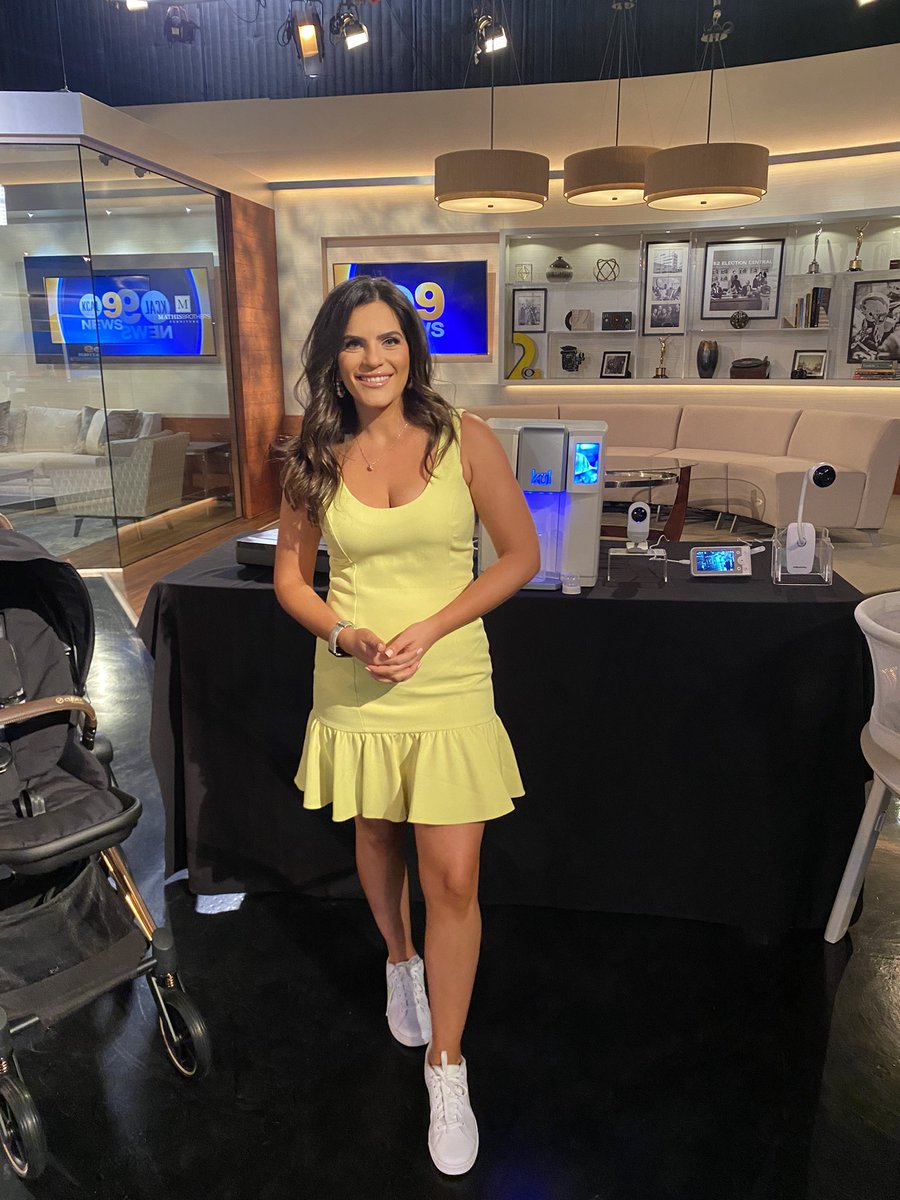 jessicanaziri's tweet image. Parenting with top-notch tech makes everything so much easier. Makes me wonder how our parents did without it. Had a blast on @CBSLA talking high tech parenting gadgets. Link to come! #babytech #parentingtech