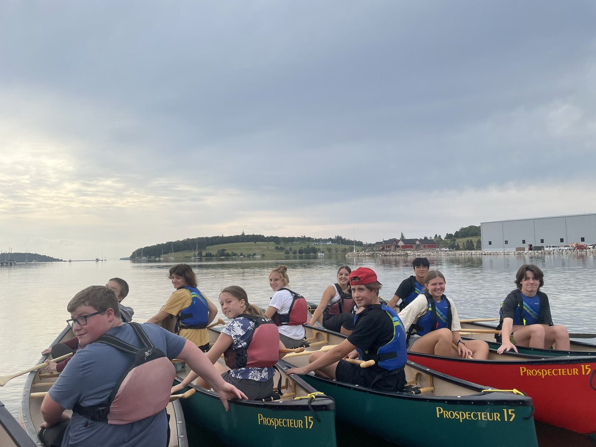 A new experience in a canoe for many of our grade 9’s this morning, taking full advantage of a beautiful classroom. Confidence rose quickly as students worked in tandem to apply their new canoe strokes. Awesome work! <a href="/ssrsbba/">Bluenose Academy</a> @SSRCE_NS <a href="/SSHealthySchool/">SSRCE Healthy Schools</a> <a href="/taphens/">taphens</a>