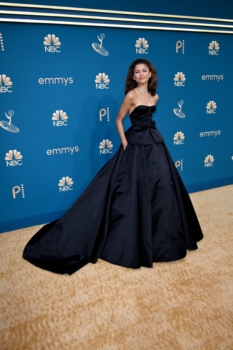 HBOMaxLat's tweet photo. Ok pero, ¿podemos hablar de tanto talento en un solo hilo? #Zendaya #EUPHORIA #EmmyTNT #EmmysHBOMax 📸: by Robyn BEC https://t.co/ENfWjQilX9