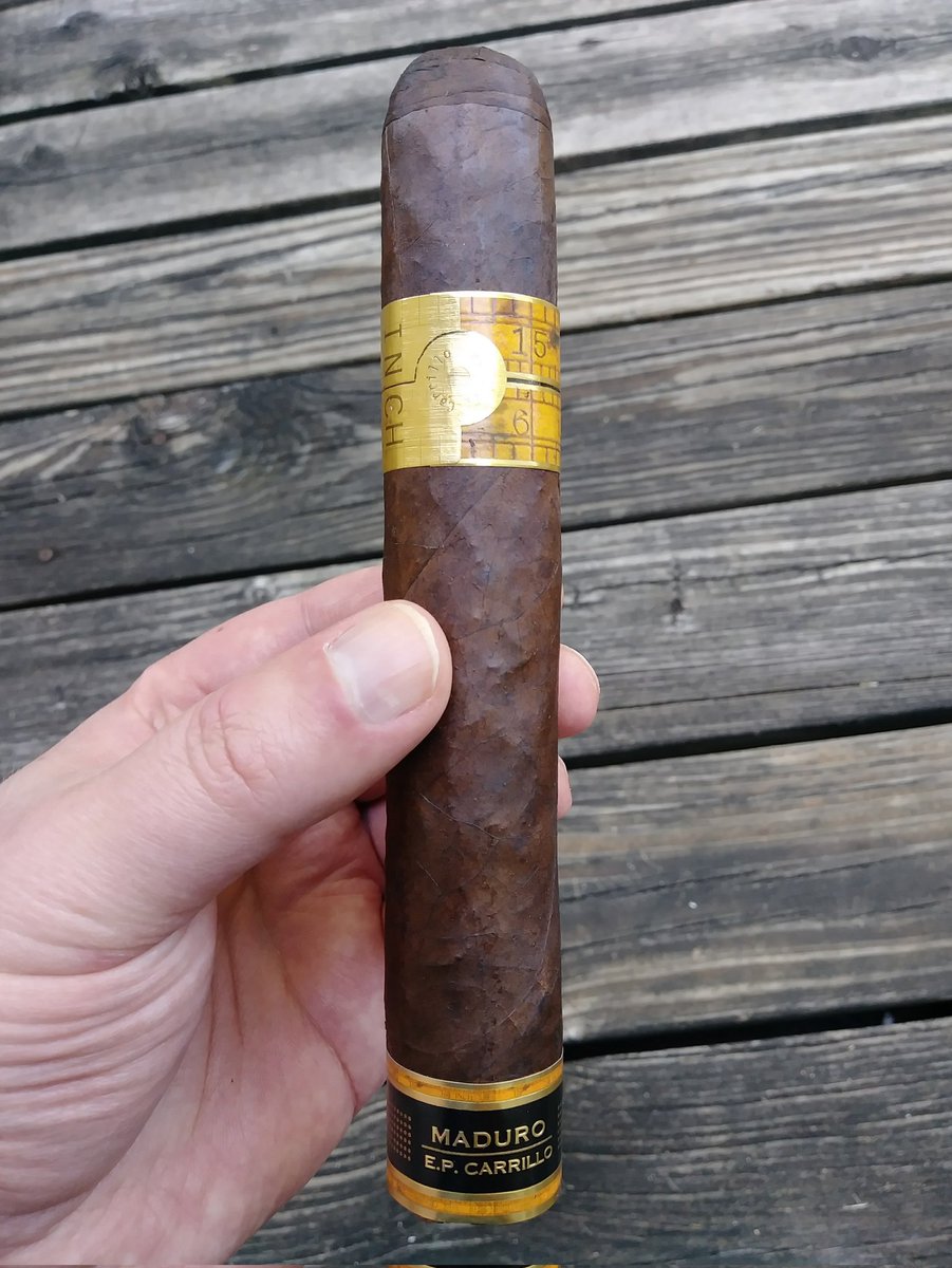 TheBirdHighStep's tweet photo. The perfect way to end #MaduroMonday with a @EPCarrillo #Ashteam on a Inch Maduro 7x70. It doesn't happen often, but when it do! It's an art in itself. Love the bitter dark chocolate & sweet cayenne pepper flavors too! #CIGARS #cigar #botl #cigarlife #cigarperfection https://t.co/RXUV32pHRS