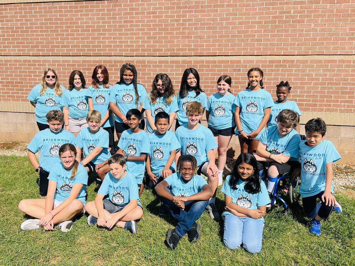 coopersclass6's tweet photo. We L💙VE our new Husky t-shirts!!#BRIGHTatBriarwood #sixthgraderocks 🤩 https://t.co/eTNy79dlHY