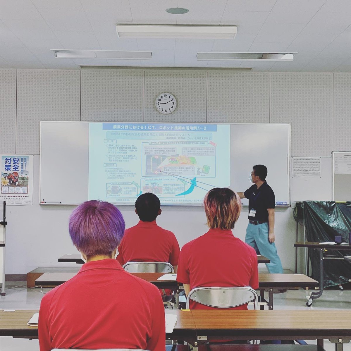 hht_aisa's tweet photo. まずは座学。
#北海道ハイテクノロジー専門学校
#AIスマートアグリ学科
#HHTAISA
#スマート農業
#スマートアグリ
#smartagriculture
#北海道で学ぼう
#hokkaido
#ここにしかない学び
#学びは興味の連鎖 https://t.co/Xh16QifHFB