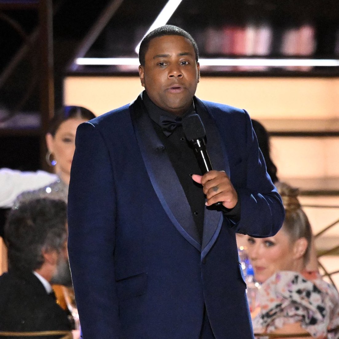 PopBase's tweet photo. “Zendaya just turned 26. 26 is a weird age in Hollywood. Young enough to play a high school student, but too old to date Leonardo DiCaprio.” 

— Kenan Thompson at the #Emmys. https://t.co/stzb292A7v
