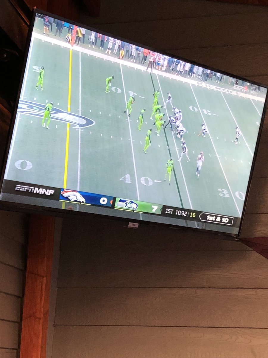 Ronmadison303's tweet photo. Beautiful night to watch MNF outside!!!#fallandfootball https://t.co/EJ0rgJZMH3