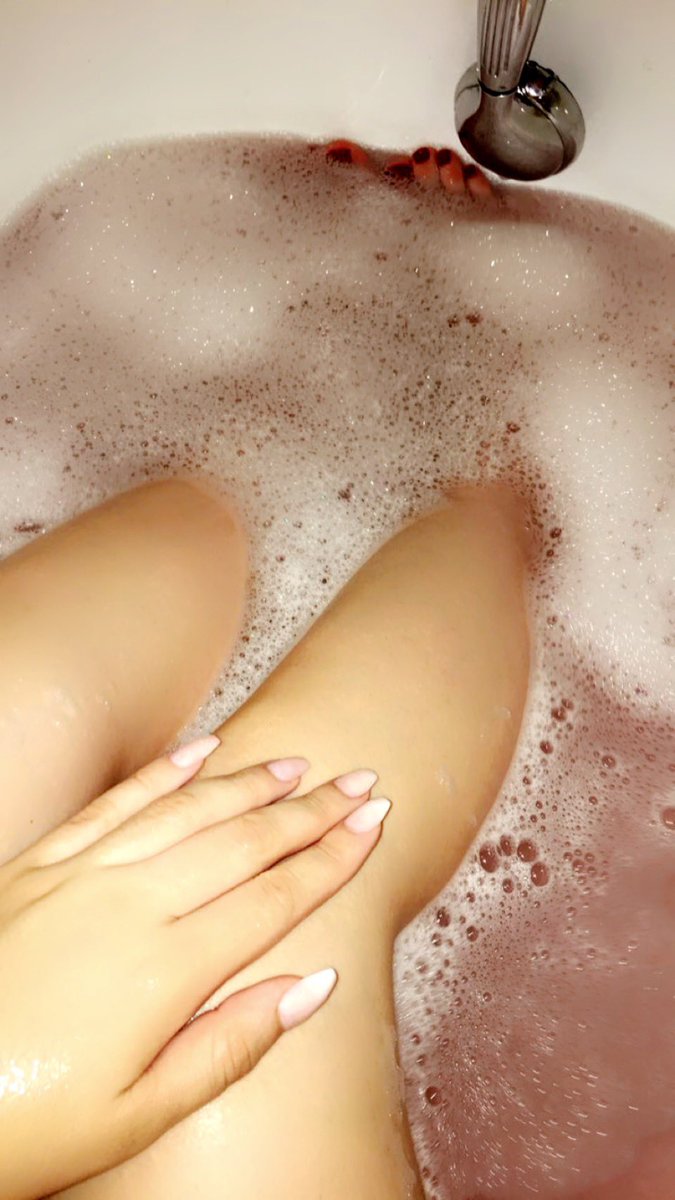 4GirlsFeetFr's tweet photo. #pieds #bain #domina #moneyslaves #nude #feetpicsforsales #feet #Dm https://t.co/3yK0wjwN7O