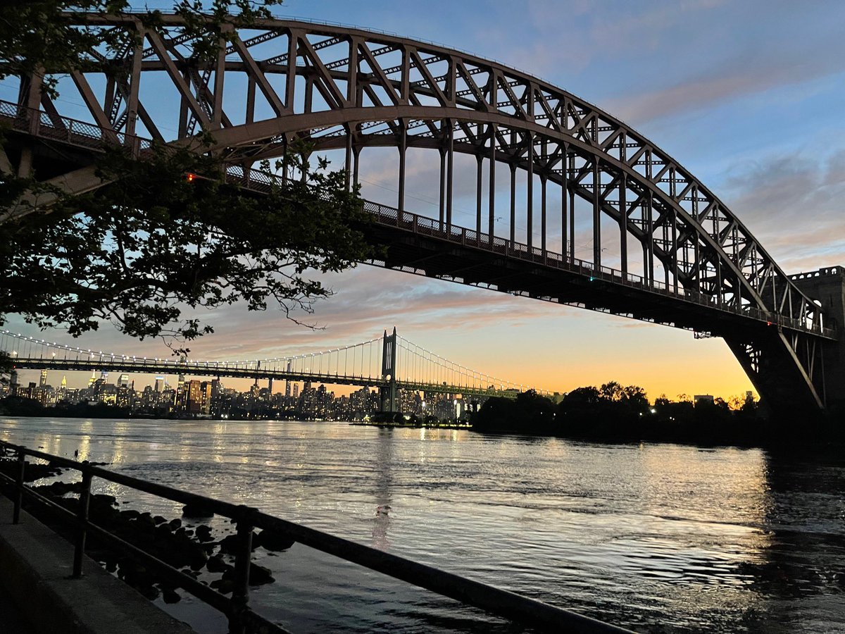 MamaO_GO's tweet photo. @FormerlyWTC @Giselleinmotion @fionamusiclakes @LiveaMemory @gfreetraveler @Adventuringgal @travelingmkter @SouthernerSays @WhyTravelIsLife @MadHattersNYC @RoarLoudTravel @perthtravelers Late for #Top4Theme #Top4Bridge. π
Since itβs dark now, mine are moody/foggy. All (3) from #NYC.
1. #RobertFKennedyBridge #Astoria #NYC
2. #HellGateBridge #Astoria #NYC said to be inspiration for #SydneyHarborBridge
3. #WilliamsburgBridge on a stormy morning, from @NYCferry https://t.co/dNsh14eKop