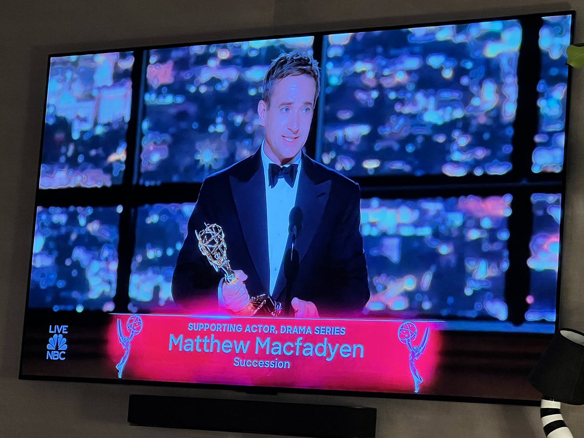 toteswondY's tweet photo. How did I NOT know that Tom was British IRL?!?! #Succession #Emmys https://t.co/aufIqTMCQ7