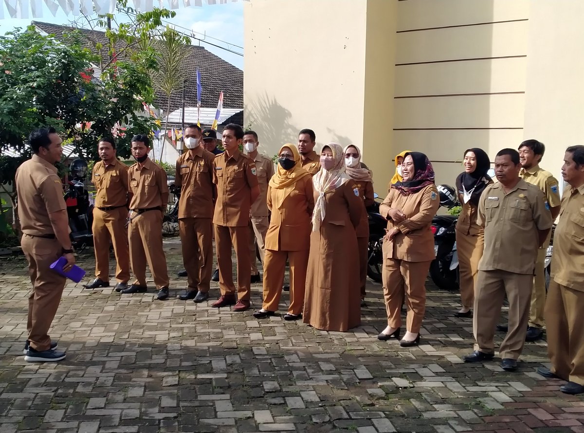 dpkppandeglang's tweet photo. Sekretaris Dinas Pertanian dan Ketahanan Pangan #DPKP Kabupaten Pandeglang Uun Junandar, SP., MP memberikan pengarahan kepada 45 pegawai ASN P3K dilingkungan DPKP untuk ditugaskan sebagai penyuluh lapangan di berbagai kecamatan, Senin 12.09.2022

CC @nasirdistan @uun05129643 https://t.co/gFiVaak9MW