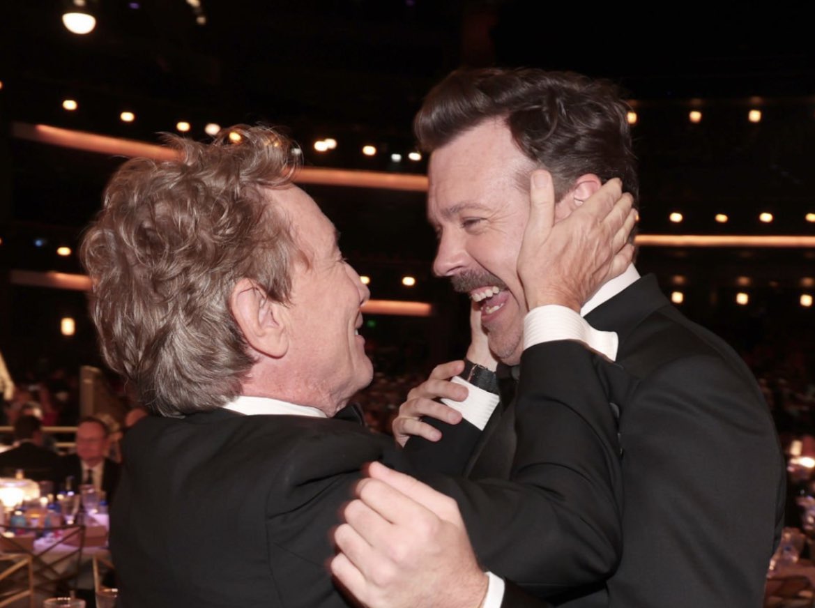 lassoleil's tweet photo. pov: ted lasso is now also coaching people at award shows #Emmys2022 https://t.co/wjw1ZRZsSd