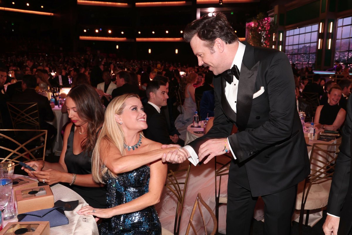 lassoleil's tweet photo. pov: ted lasso is now also coaching people at award shows #Emmys2022 https://t.co/wjw1ZRZsSd