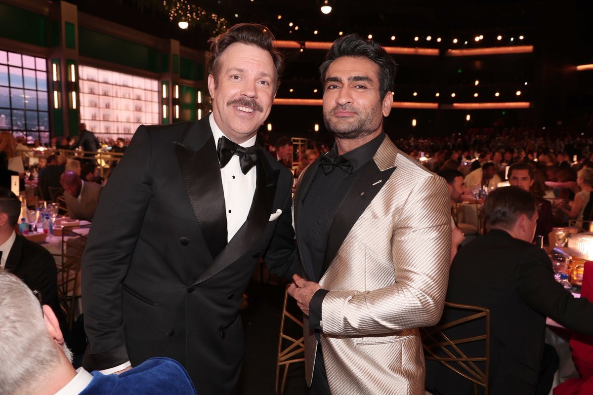 lassoleil's tweet photo. pov: ted lasso is now also coaching people at award shows #Emmys2022 https://t.co/wjw1ZRZsSd