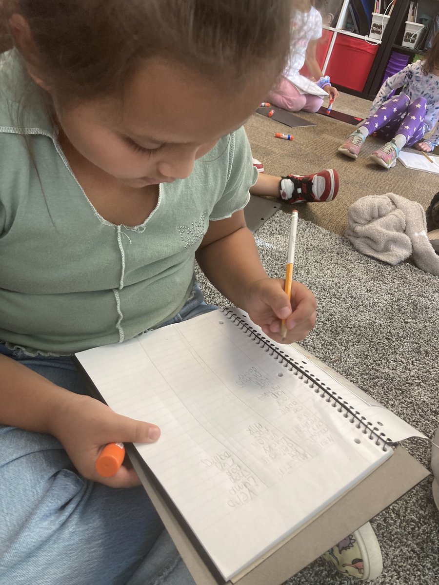 kimmiefergs's tweet photo. @PrairiePumas linking #thirdgrade #writing and #phonics by #makinglists of nouns, verbs and adjectives @Barbieb94 https://t.co/6cehOzQBkJ