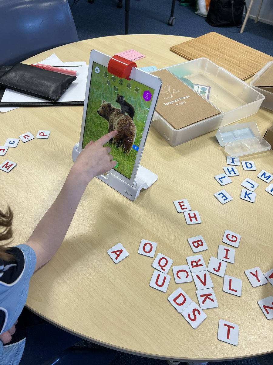 kristyhouten's tweet photo. Osmo to support students literacy skills. Such a great tool to consolidate letter sounds. #osmo #mcclass #technology @PublicBallina https://t.co/leETBFYb6C