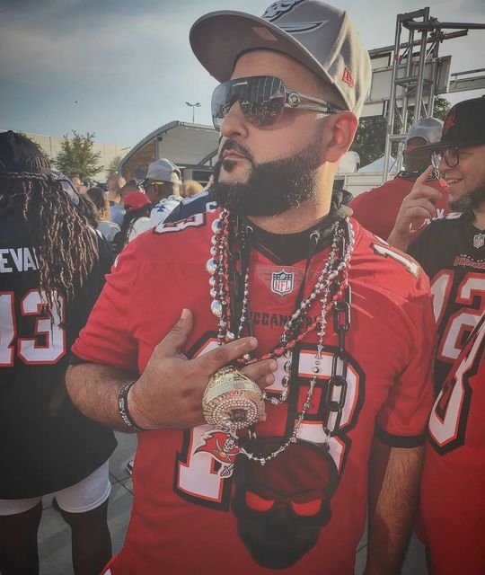TheSamerAli's tweet photo. Dallas fans were triggered by that ring. They haven't seen hardware in almost 3 decades.
------------------------------------------
#TheyDidntWantUsInDallas #TomDid https://t.co/KM4WErWhJ9